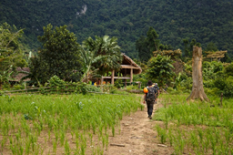 Bản Đoòng giữa lòng Di tích Phong Nha- Kẻ Bàng