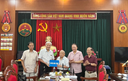 Nhà văn Phạm Thành Long trao tặng Quỹ NTTS&Quỹ Hội VH-NTTS10 triệu VNĐ