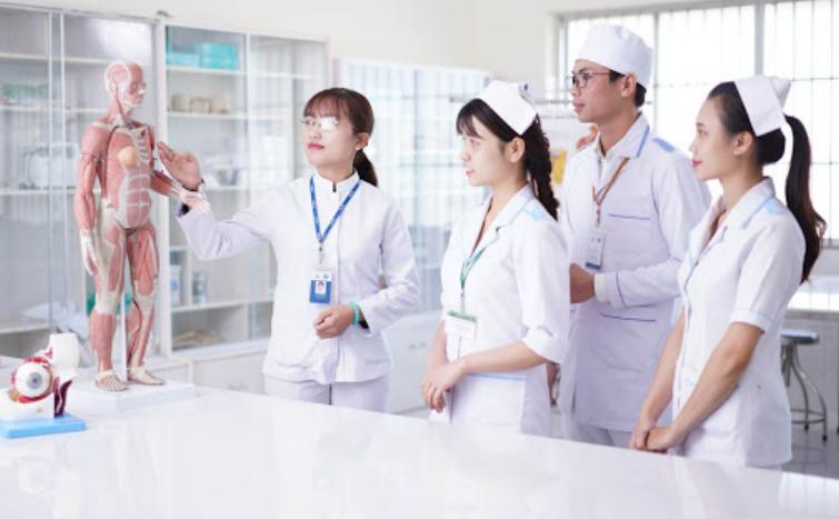 Có nên học trung cấp ngành điều dưỡng hay không